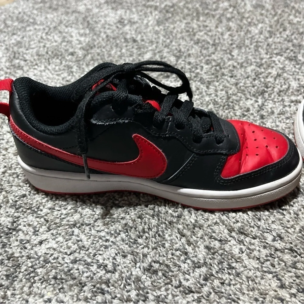 Nike Court Borough Low 2 GS BQ5448-007 Youth Size 4Y Black Red Lace Up